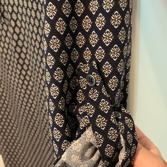 Classic Lila Rose navy/yel/wht tunic with button up sleeves. Sz M. EUC. - Picture 7 of 11